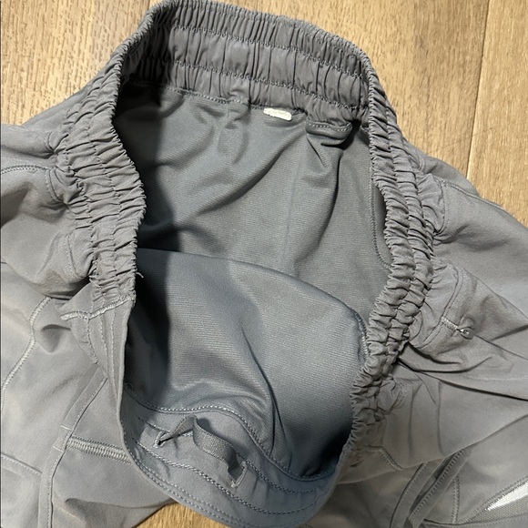 Lululemon Hotty Hot Short II *Long 4" - Picture 5 of 7